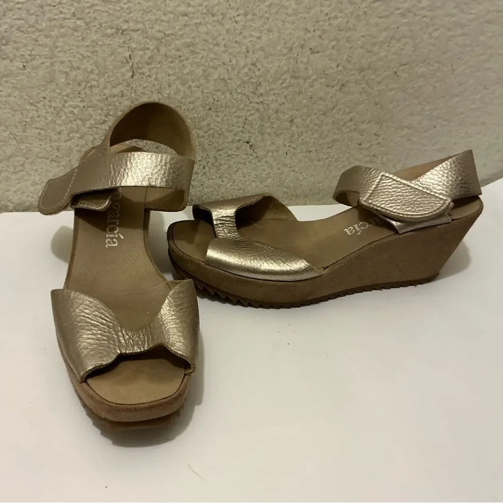 Pedro Garcia Metallic Gold Wedge Sandals with Bow Accent size 10N